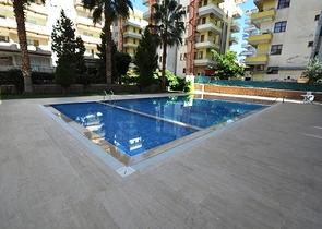 شقة مؤثثة بالكامل على مسافة قريبة من البحر في منطقة محمودلار – ألانيا