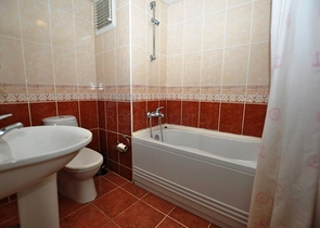 شقة مؤثثة بالكامل على مسافة قريبة من البحر في منطقة محمودلار – ألانيا