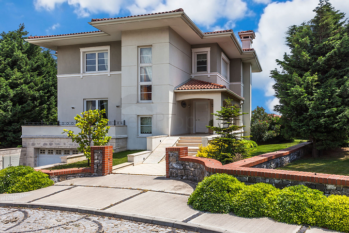 فلل مع اطلالة بحرية في اسطنبول 