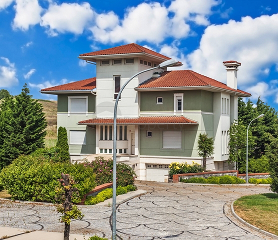 فلل مع اطلالة بحرية في اسطنبول 