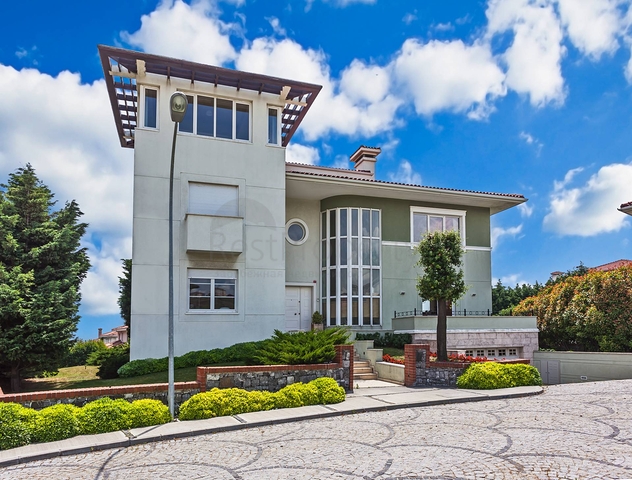 فلل مع اطلالة بحرية في اسطنبول 