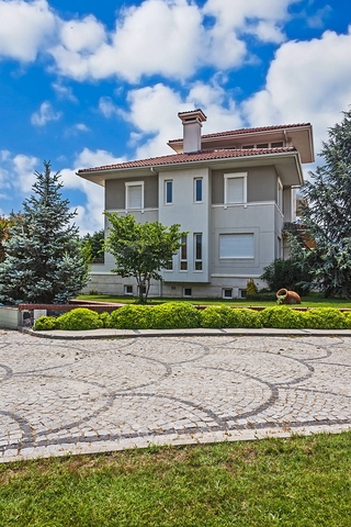 فلل مع اطلالة بحرية في اسطنبول 