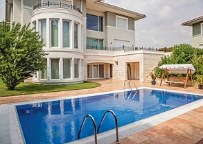 فلل مع اطلالة بحرية في اسطنبول 