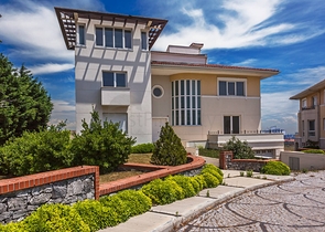 فلل مع اطلالة بحرية في اسطنبول 