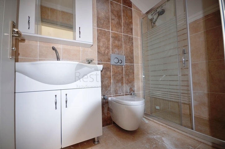 فيلا بتخطيط 3+1 تحيط بها حديقة خضراء في فتحية