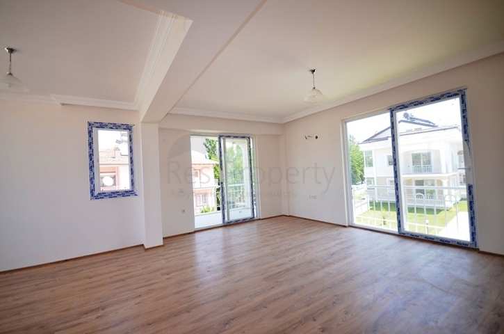 فيلا بتخطيط 3+1 تحيط بها حديقة خضراء في فتحية