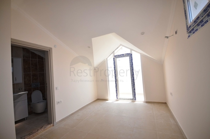 فيلا بتخطيط 3+1 تحيط بها حديقة خضراء في فتحية