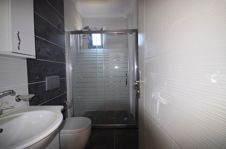 فيلا بتخطيط 3+1 تحيط بها حديقة خضراء في فتحية