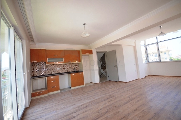 فيلا بتخطيط 3+1 تحيط بها حديقة خضراء في فتحية