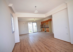 فيلا بتخطيط 3+1 تحيط بها حديقة خضراء في فتحية