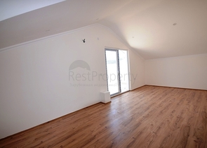 فيلا بتخطيط 3+1 تحيط بها حديقة خضراء في فتحية