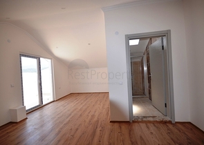 فيلا بتخطيط 3+1 تحيط بها حديقة خضراء في فتحية