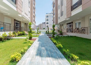 شقة بتخطيط 1+1 ضمن مجمع سكني في منطقة هورما كونيالتي – أنطاليا