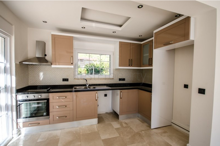 فيلا واسعة منفصلة في منطقة كاميوفا – كيمير