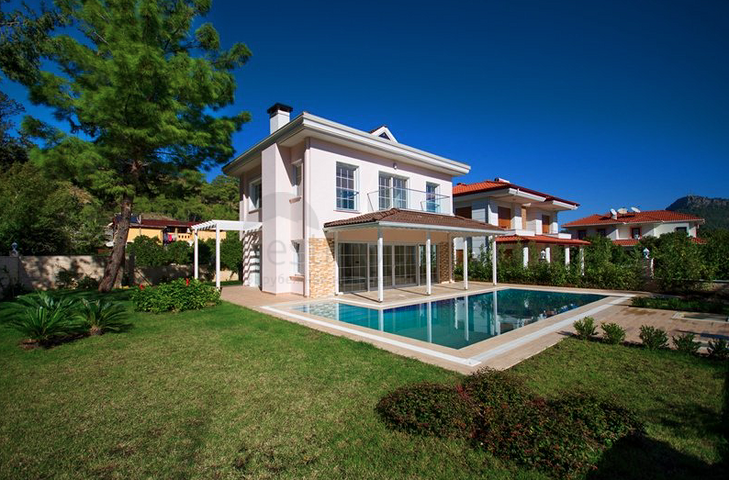 فيلا واسعة منفصلة في منطقة كاميوفا – كيمير