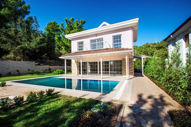 فيلا واسعة منفصلة في منطقة كاميوفا – كيمير