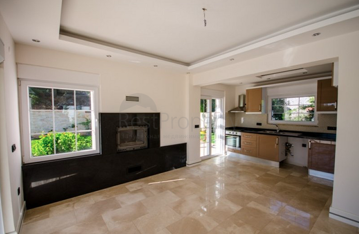 فيلا واسعة منفصلة في منطقة كاميوفا – كيمير