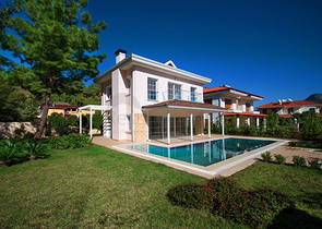 فيلا واسعة منفصلة في منطقة كاميوفا – كيمير