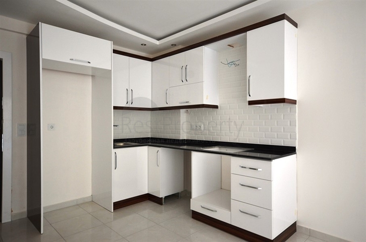 شقة جديدة على بعد 50 متر عن شاطئ البحر في منطقة محمودلار – ألانيا