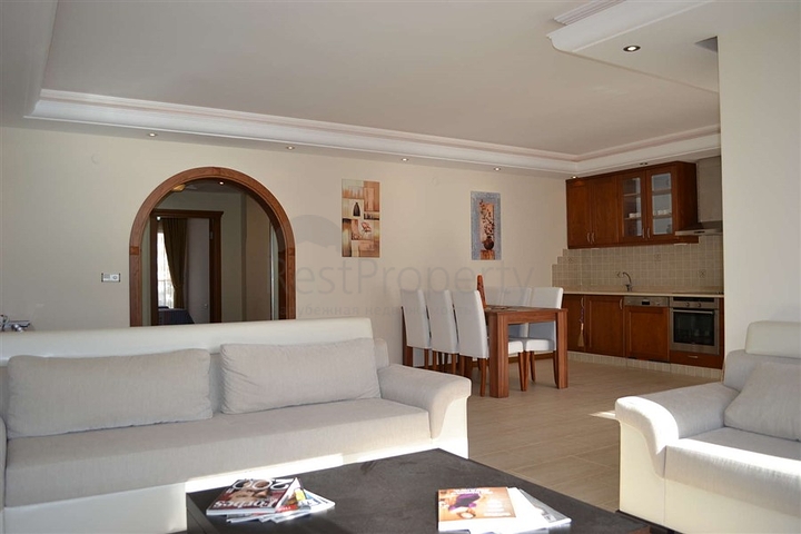 شقة مؤثثة على شاطئ البحر في منطقة محمودلار – ألانيا