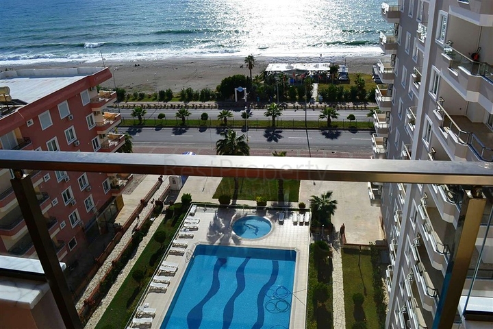 شقة مؤثثة على شاطئ البحر في منطقة محمودلار – ألانيا