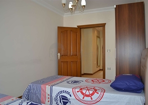 شقة مؤثثة على شاطئ البحر في منطقة محمودلار – ألانيا