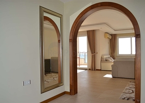 شقة مؤثثة على شاطئ البحر في منطقة محمودلار – ألانيا