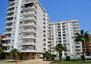 شقة مؤثثة على شاطئ البحر في منطقة محمودلار – ألانيا