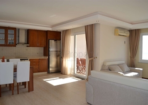 شقة مؤثثة على شاطئ البحر في منطقة محمودلار – ألانيا