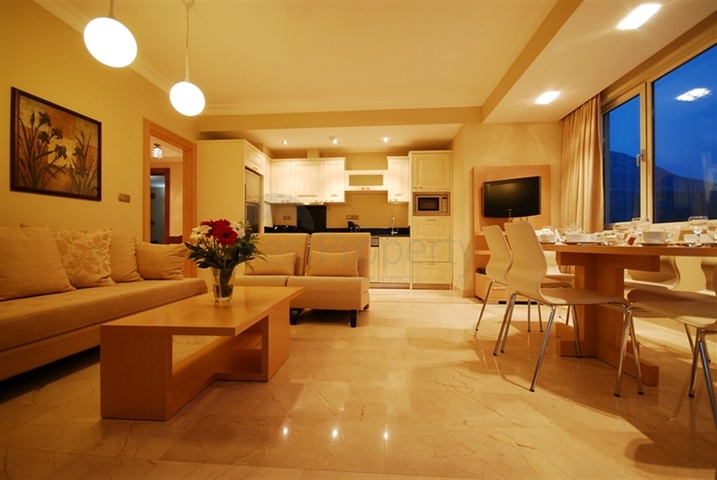 شقق وفلل ضمن مجمع غولد سيتي / الانيا 