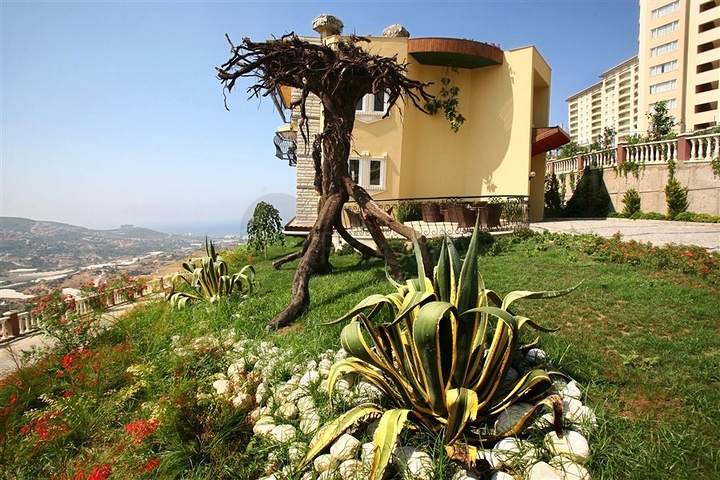 شقق وفلل ضمن مجمع غولد سيتي / الانيا 