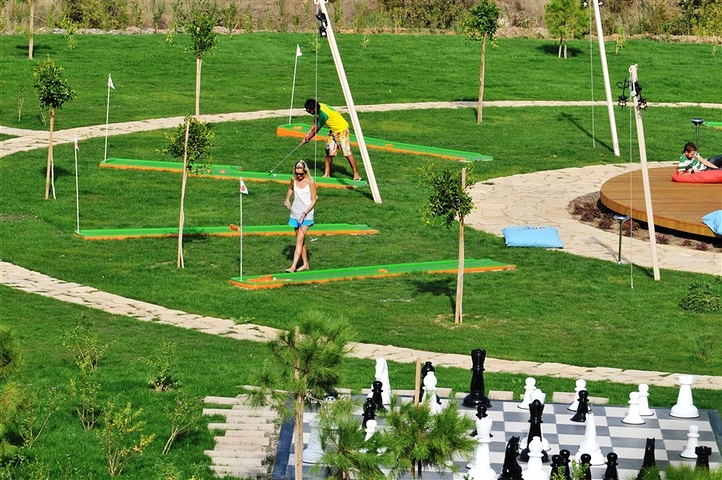 شقق وفلل ضمن مجمع غولد سيتي / الانيا 