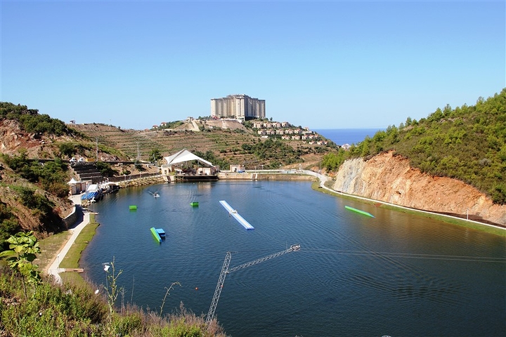 شقق وفلل ضمن مجمع غولد سيتي / الانيا 