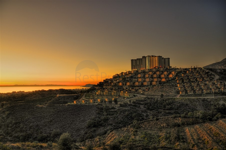 شقق وفلل ضمن مجمع غولد سيتي / الانيا 