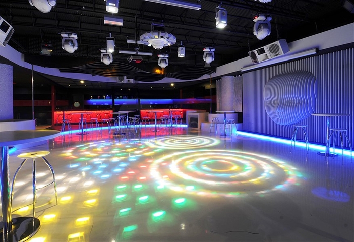 شقق وفلل ضمن مجمع غولد سيتي / الانيا 