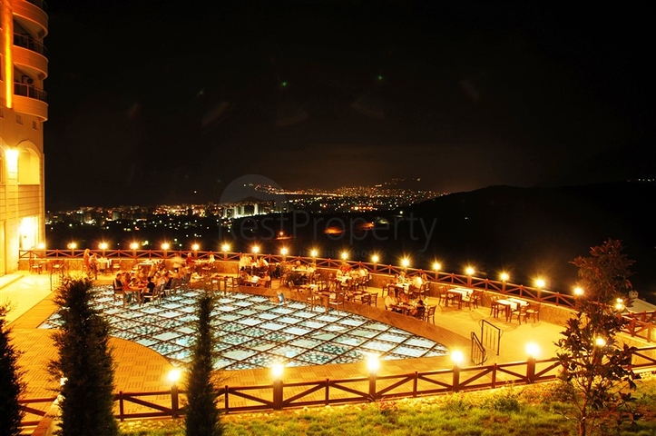 شقق وفلل ضمن مجمع غولد سيتي / الانيا 