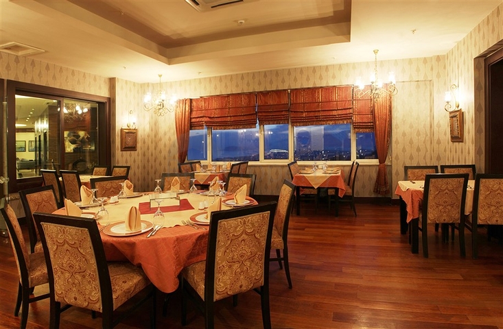 شقق وفلل ضمن مجمع غولد سيتي / الانيا 