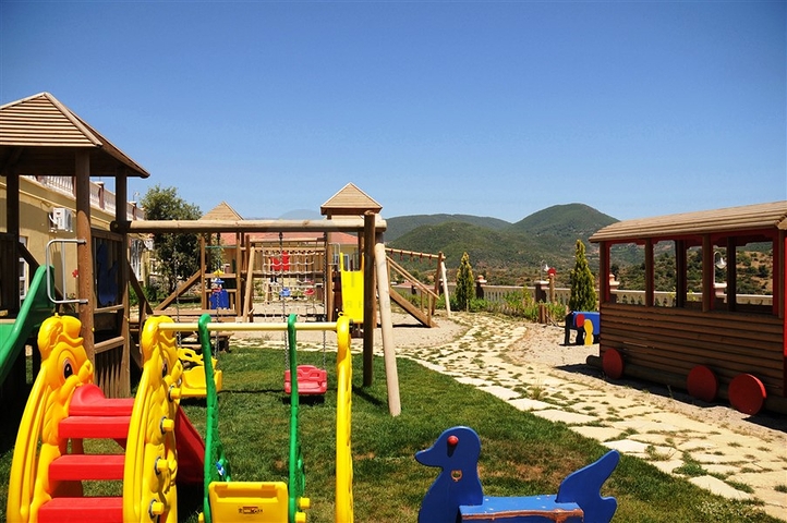 شقق وفلل ضمن مجمع غولد سيتي / الانيا 