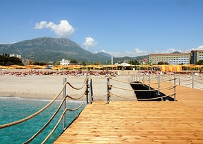 شقق وفلل ضمن مجمع غولد سيتي / الانيا 