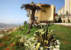 شقق وفلل ضمن مجمع غولد سيتي / الانيا 