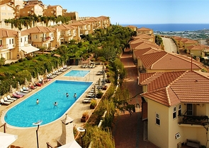 شقق وفلل ضمن مجمع غولد سيتي / الانيا 