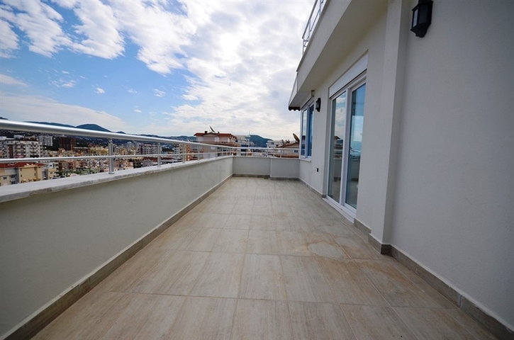 بنتهاوس بتخطيط 3+1 في منطقة محمودلار – ألانيا