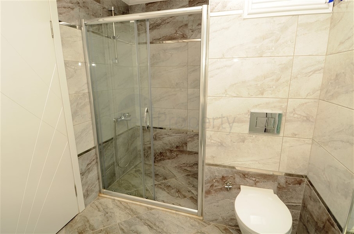 شقة بتخطيط 2+1 ضمن مجمع حديث في منطقة محمودلار – ألانيا