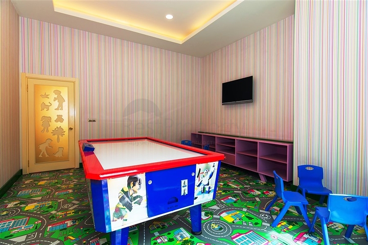 شقة بتخطيط 2+1 ضمن مجمع حديث في منطقة محمودلار – ألانيا