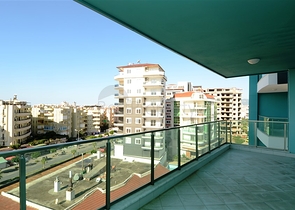 شقة بتخطيط 2+1 ضمن مجمع حديث في منطقة محمودلار – ألانيا