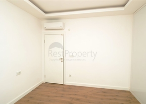 شقة بتخطيط 2+1 ضمن مجمع حديث في منطقة محمودلار – ألانيا