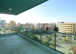 شقة بتخطيط 2+1 ضمن مجمع حديث في منطقة محمودلار – ألانيا