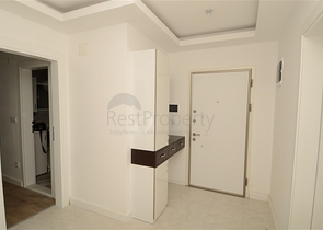 شقة بتخطيط 2+1 ضمن مجمع حديث في منطقة محمودلار – ألانيا