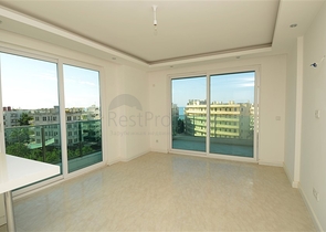 شقة بتخطيط 2+1 ضمن مجمع حديث في منطقة محمودلار – ألانيا