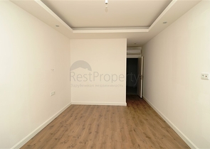 شقة بتخطيط 2+1 ضمن مجمع حديث في منطقة محمودلار – ألانيا